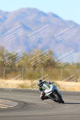 media/Jan-10-2025-CVMA Friday Practice (Fri) [[489e0da257]]/Group 4 and Trackday/Session 5 (Turn 7)/